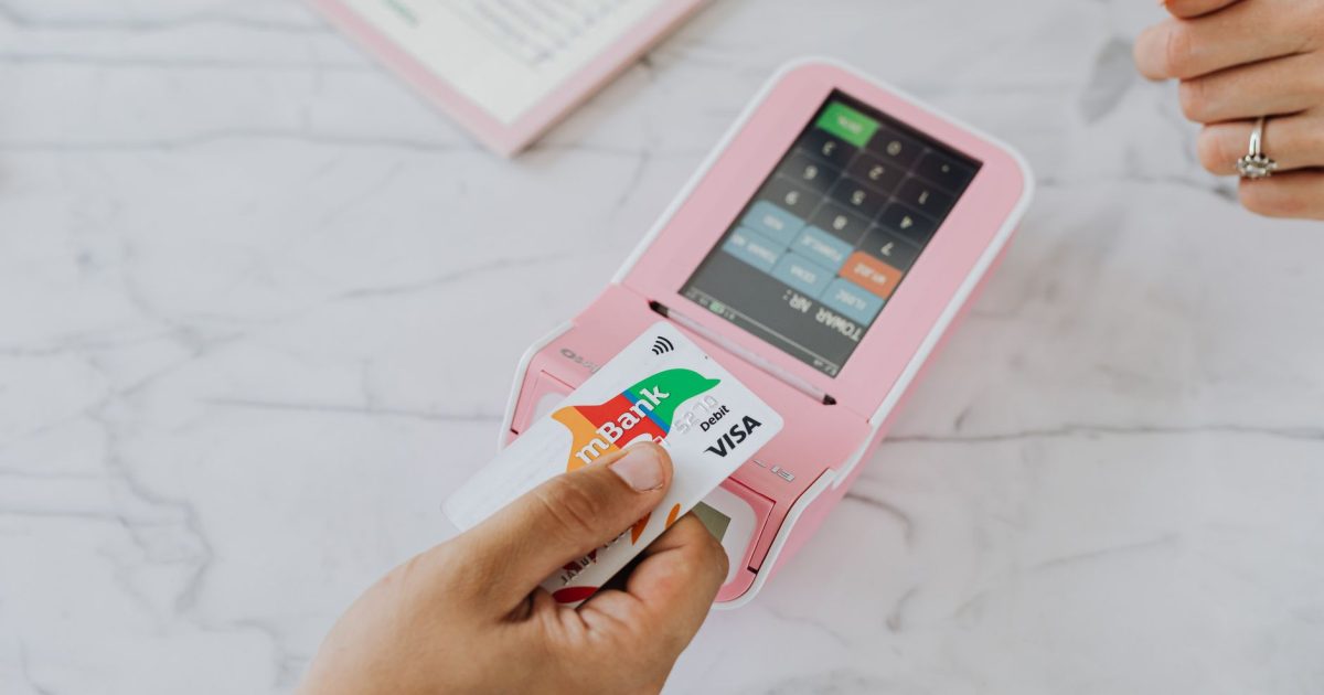 alışveriş yapmak, banka kartı, bankacılık içeren Ücretsiz stok fotoğraf